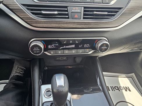 Used 2020 Nissan Altima 2.5 SL FWD image 21