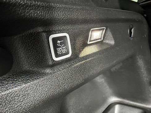 Certified 2022 Jeep Grand Cherokee L Laredo RWD image 30