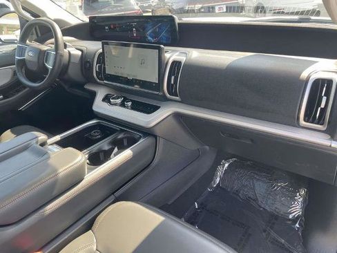 Certified 2025 Ford Expedition Active AWD/4WD image 29