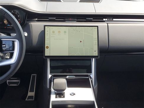 New 2025 Land Rover Range Rover SE image 27