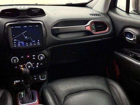 Used 2021 Jeep Renegade Trailhawk AWD/4WD image 30