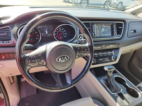 Used 2019 Kia Sedona EX image 8