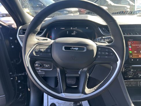 New 2025 Jeep Grand Cherokee Altitude image 19