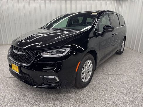 New 2026 Chrysler Pacifica Select image 3