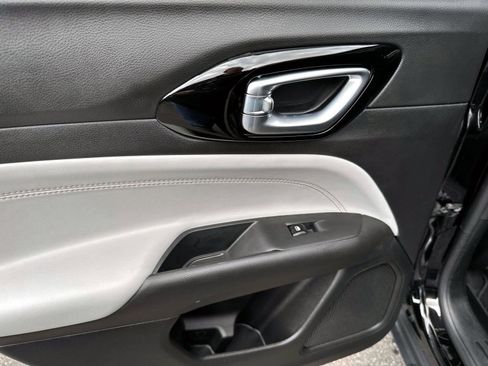 Used 2025 Jeep Compass Limited image 8