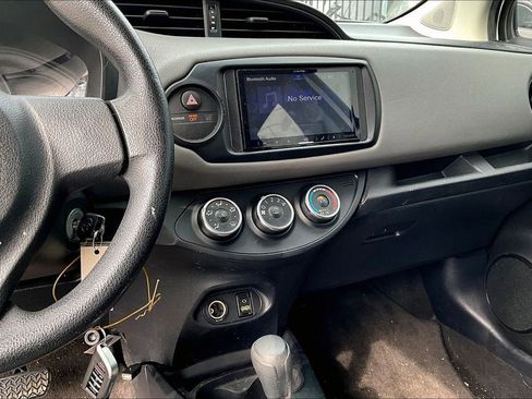 Used 2016 Toyota Yaris L image 8