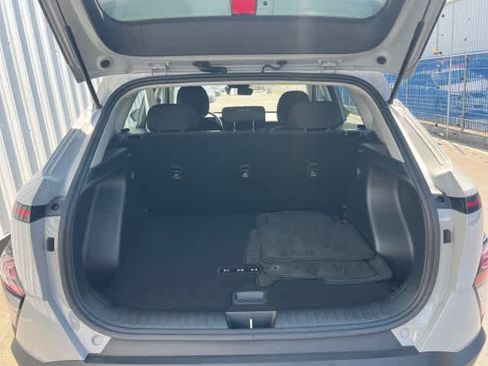 Used 2026 Hyundai Kona SE FWD image 11