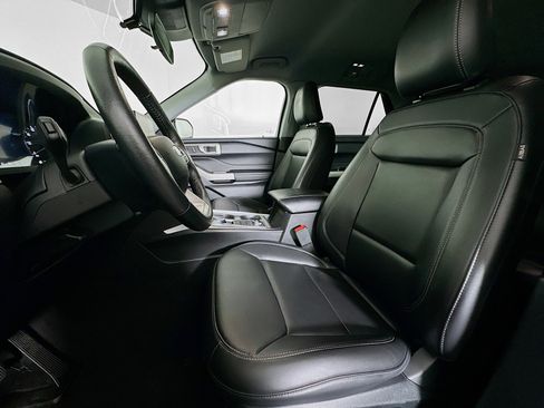 Used 2024 Ford Explorer XLT w/ Equipment Group 202A image 13