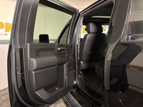 Used 2022 GMC Sierra 2500 Denali w/ Denali Black Diamond Edition AWD/4WD image 13