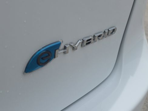 Used 2024 Chrysler Pacifica Limited FWD image 11