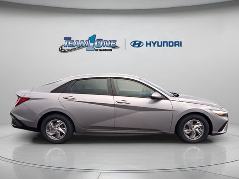 New 2026 Hyundai Elantra SE w/ Cargo Package image 9