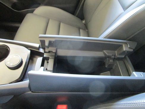 Used 2025 Nissan Rogue SL AWD/4WD image 42