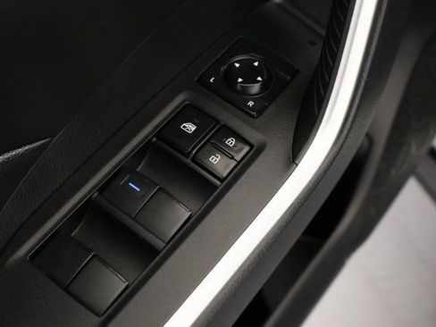 Used 2021 Toyota RAV4 XLE image 10