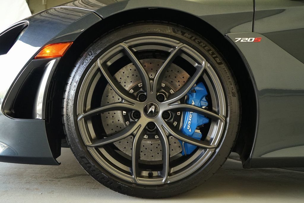 Used 2020 McLaren 720S Spider RWD image 38