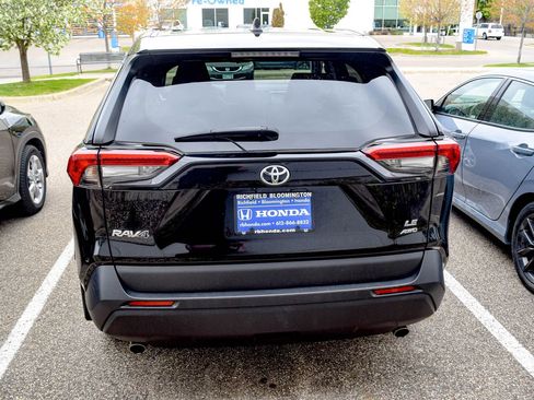 Used 2023 Toyota RAV4 LE AWD/4WD image 17