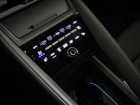 New 2026 Porsche Macan 4 Electric AWD/4WD image 14