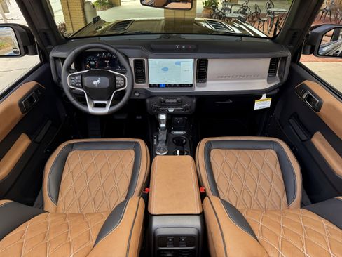 Used 2025 Ford Bronco Outer Banks image 11