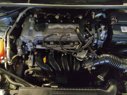 Used 2021 Toyota Corolla LE image 30