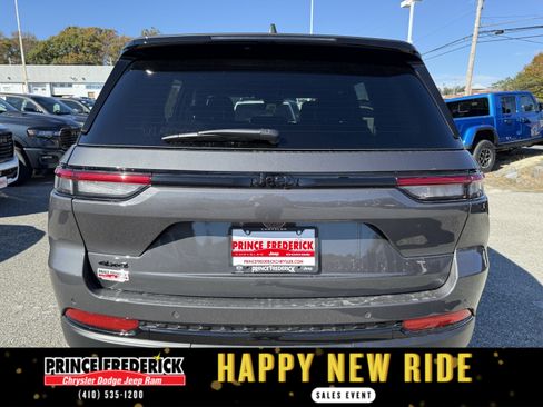 New 2025 Jeep Grand Cherokee 4WD image 4