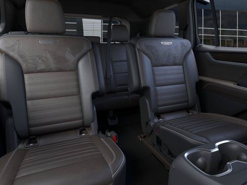New 2026 GMC Acadia Denali Ultimate w/ LPO, Floor Liner Package AWD/4WD image 17