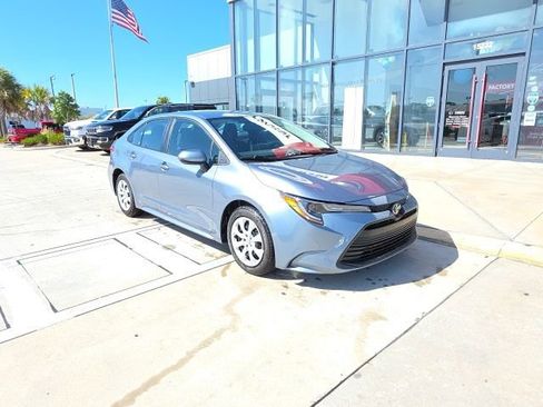 Used 2024 Toyota Corolla LE FWD image 2