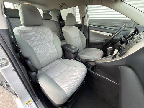 Used 2009 Toyota Matrix XRS FWD image 18