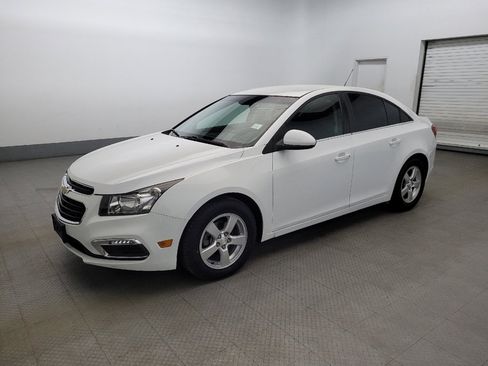 Used 2016 Chevrolet Cruze LT image 2