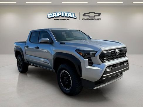 Used 2025 Toyota Tacoma TRD Off-Road AWD/4WD image 7
