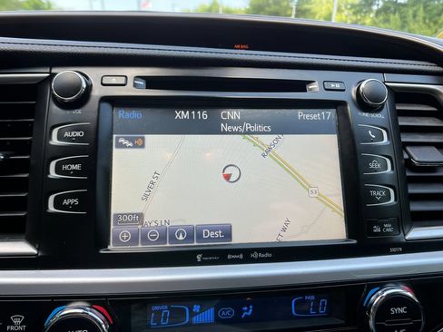 Used 2019 Toyota Highlander XLE AWD/4WD image 19