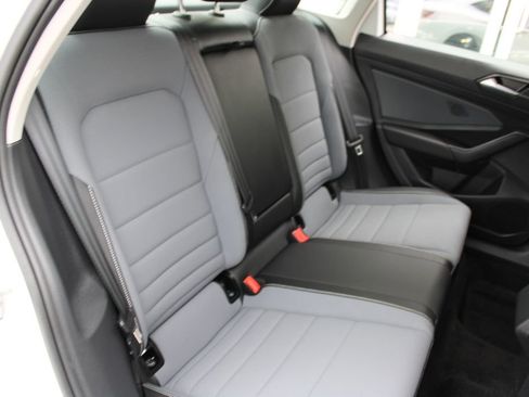 Certified 2025 Volkswagen Jetta SE w/ Black Wheel Package FWD image 24