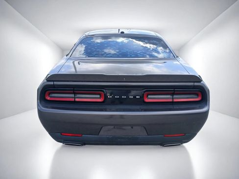 Used 2019 Dodge Challenger SXT RWD image 5