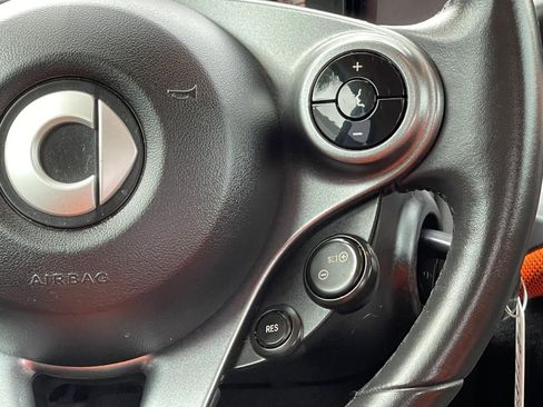 Used 2016 smart fortwo pure RWD image 14