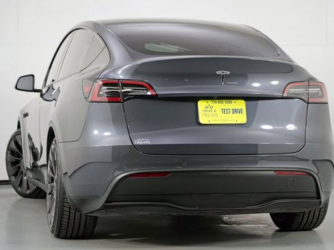 Used 2022 Tesla Model Y Performance image 6