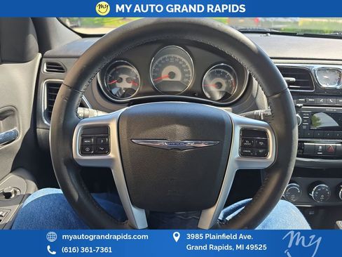 Used 2011 Chrysler 200 Touring FWD image 14