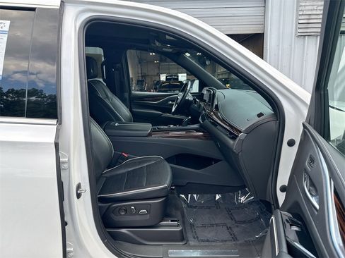Used 2023 Cadillac Escalade Premium Luxury image 32