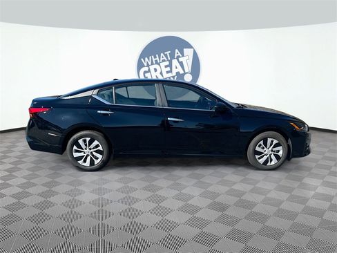 Used 2025 Nissan Altima 2.5 S image 2