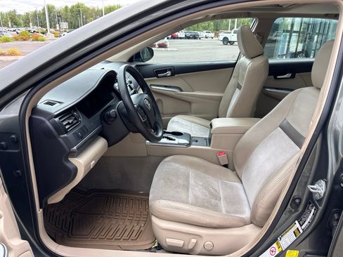 Used 2012 Toyota Camry XLE w/ Leather Pkg FWD image 10