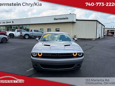 Used 2016 Dodge Challenger SXT RWD image 2