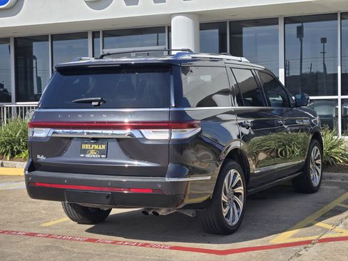 Used 2023 Lincoln Navigator Reserve image 3