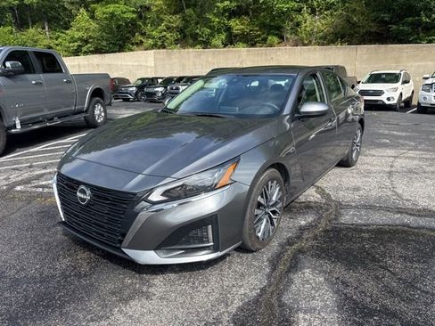 Used 2023 Nissan Altima 2.5 SV FWD image 3