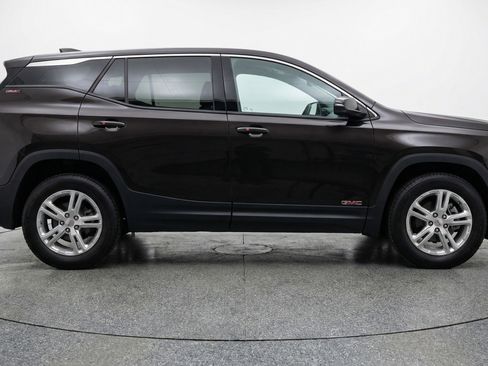 Used 2024 GMC Terrain SLE FWD image 11