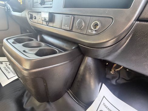 Used 2017 Chevrolet Express 2500 RWD image 28