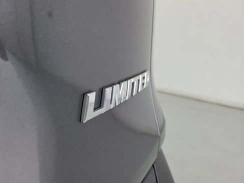 Used 2019 Toyota RAV4 Limited FWD image 8