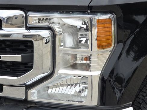 Used 2020 Ford F250 Lariat w/ Chrome Package image 4