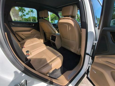 Used 2019 Porsche Cayenne image 29