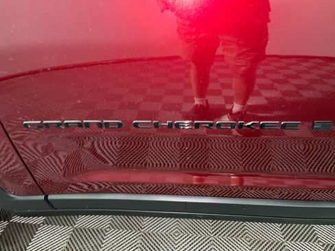 Used 2023 Jeep Grand Cherokee L Laredo AWD/4WD image 12