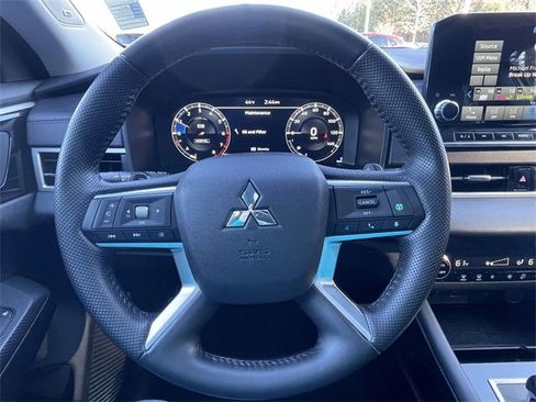 Used 2024 Mitsubishi Outlander SE Black Edition image 14