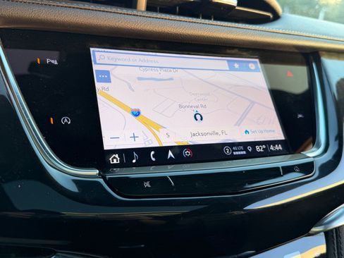 Used 2022 Cadillac XT6 Premium Luxury image 11