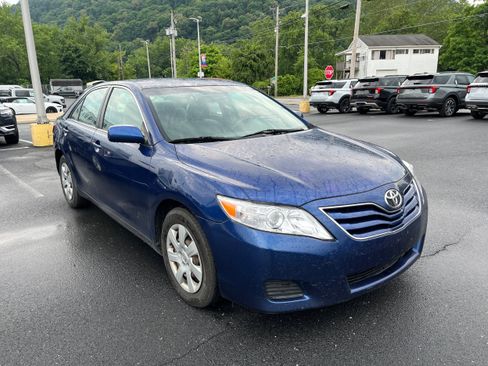 Used 2011 Toyota Camry LE FWD image 4
