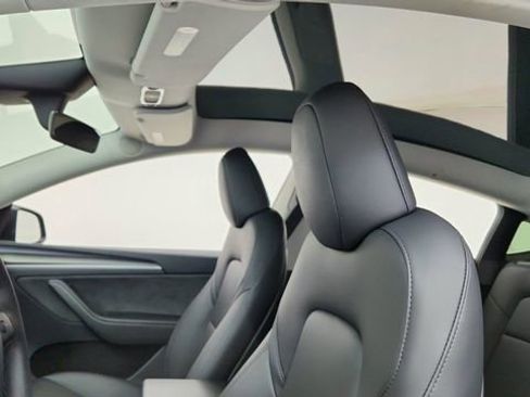 Used 2025 Tesla Model Y Performance image 32